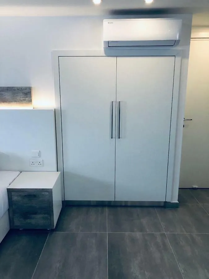White 11 Aparthotel Larnaca